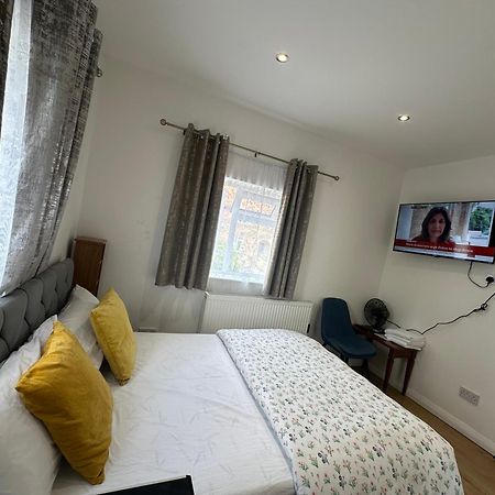 Luxury Ensuite 2Nd Studio Flat With Great Views In Keedonwood Road With Fully Own Bathroom Newly Added And Private Kitchenette Bromley Ngoại thất bức ảnh