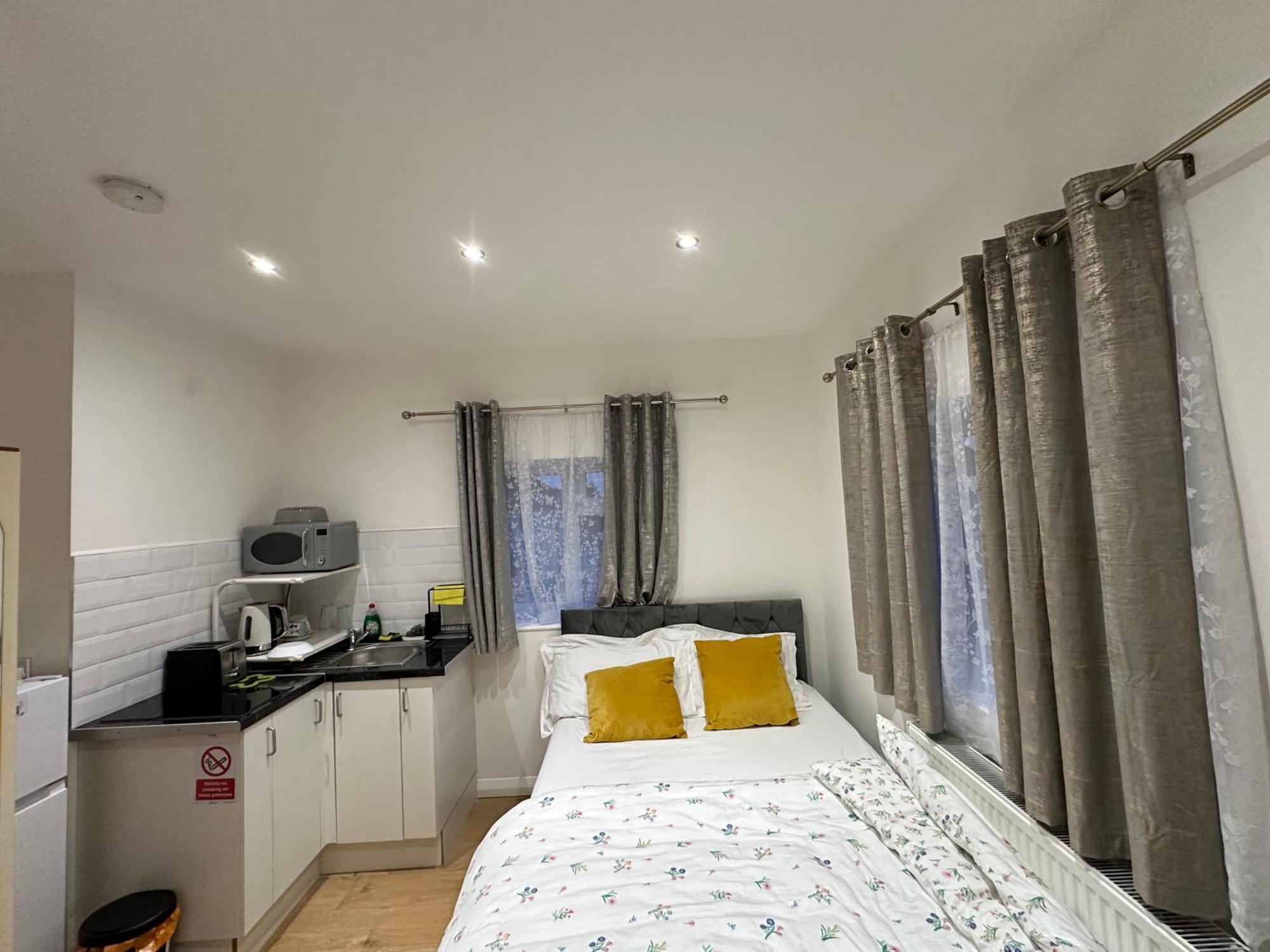 Luxury Ensuite 2Nd Studio Flat With Great Views In Keedonwood Road With Fully Own Bathroom Newly Added And Private Kitchenette Bromley Ngoại thất bức ảnh