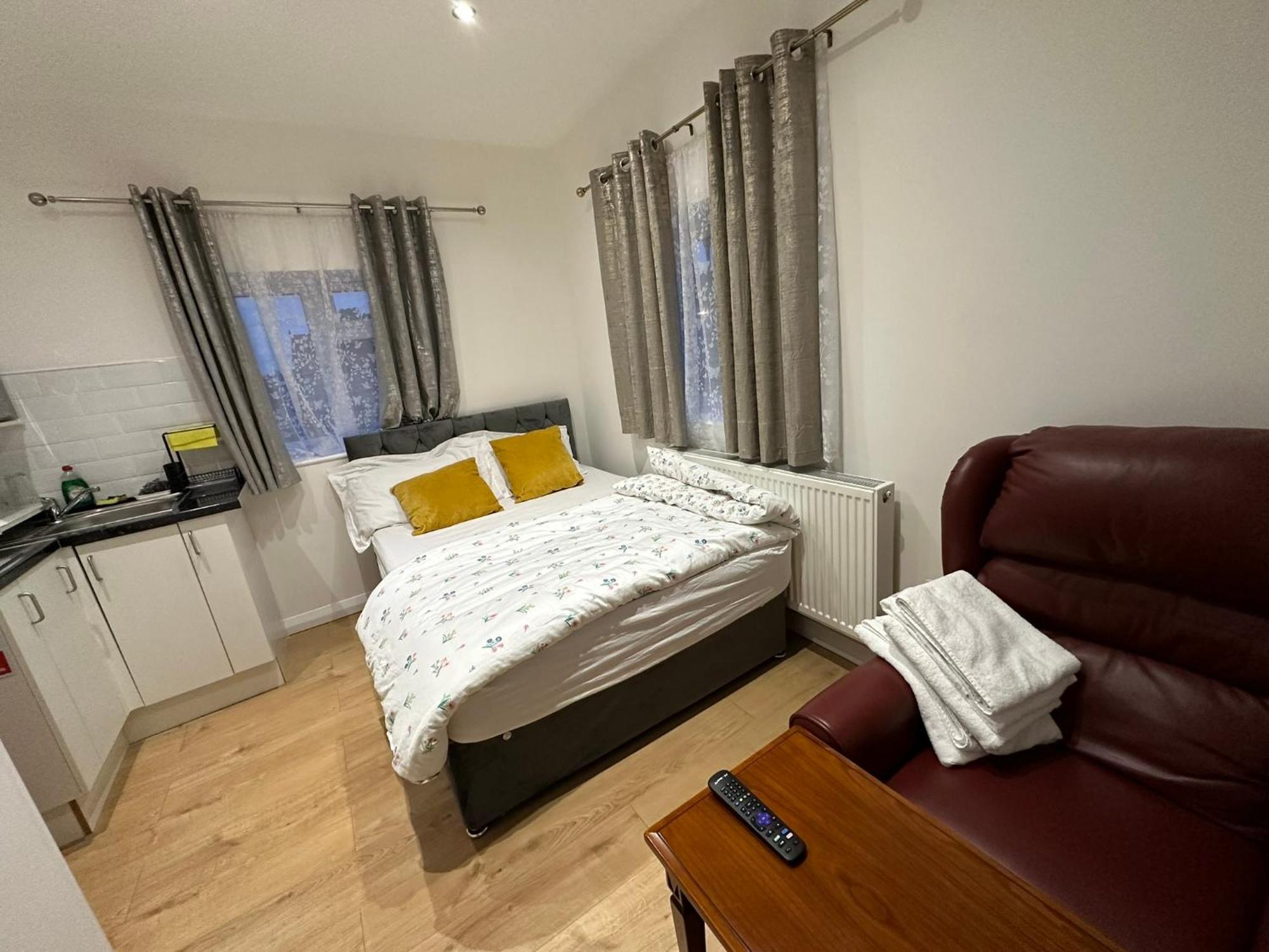 Luxury Ensuite 2Nd Studio Flat With Great Views In Keedonwood Road With Fully Own Bathroom Newly Added And Private Kitchenette Bromley Ngoại thất bức ảnh