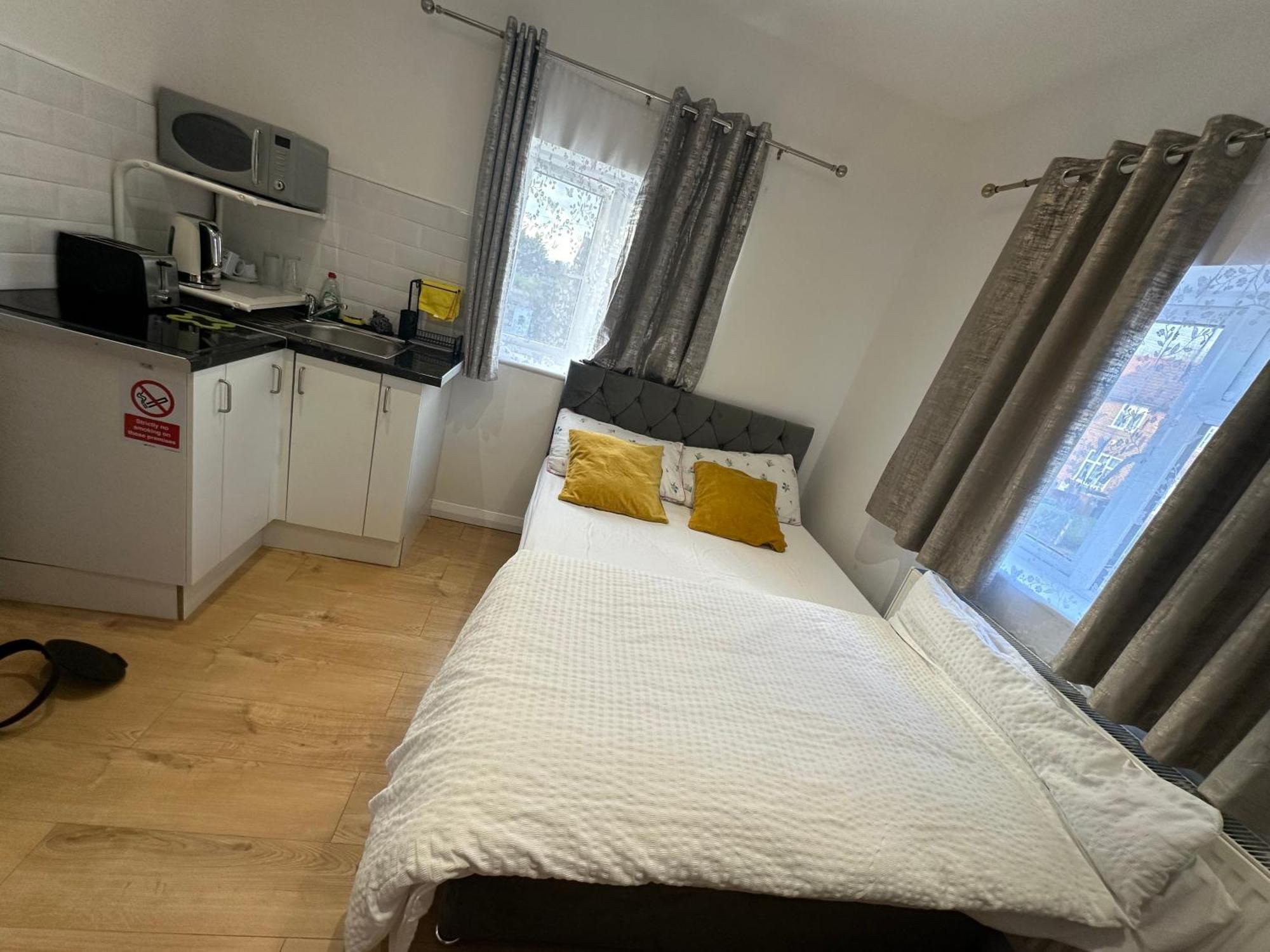 Luxury Ensuite 2Nd Studio Flat With Great Views In Keedonwood Road With Fully Own Bathroom Newly Added And Private Kitchenette Bromley Ngoại thất bức ảnh