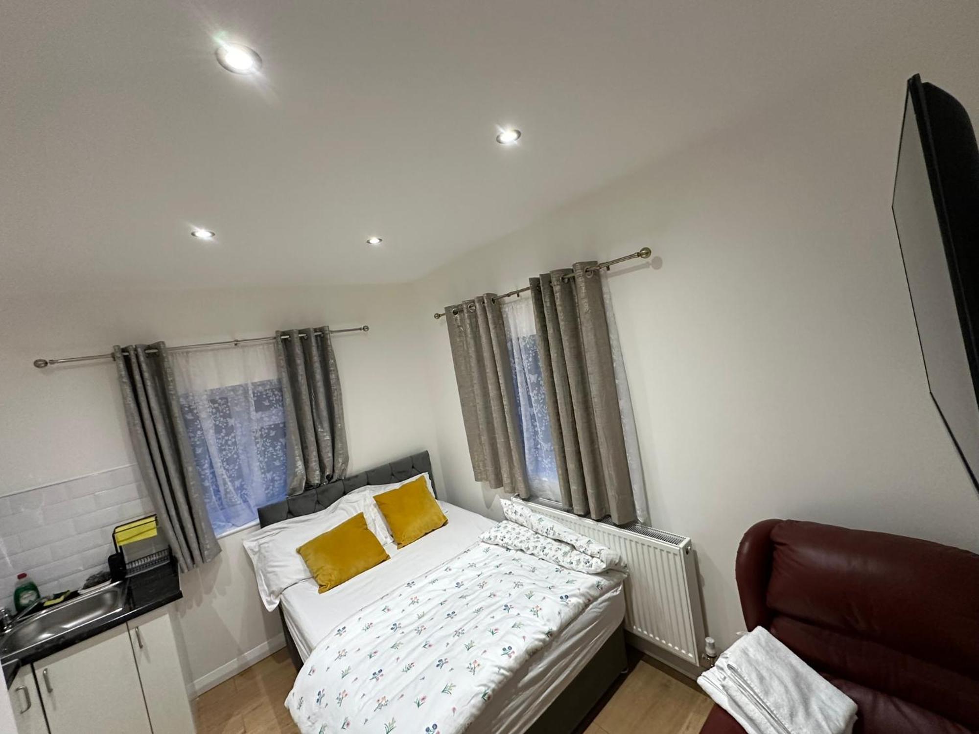 Luxury Ensuite 2Nd Studio Flat With Great Views In Keedonwood Road With Fully Own Bathroom Newly Added And Private Kitchenette Bromley Ngoại thất bức ảnh
