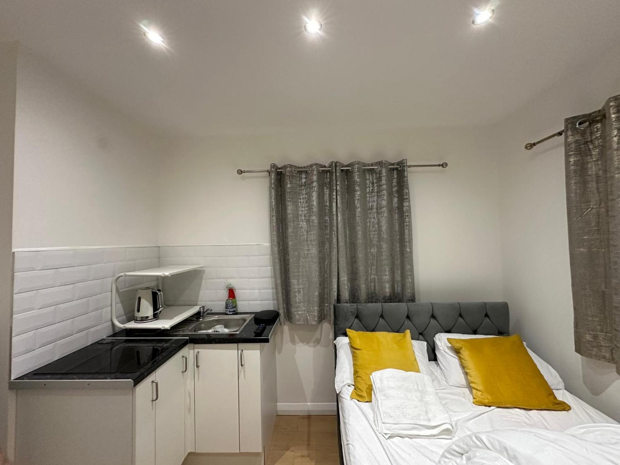 Luxury Ensuite 2Nd Studio Flat With Great Views In Keedonwood Road With Fully Own Bathroom Newly Added And Private Kitchenette Bromley Ngoại thất bức ảnh