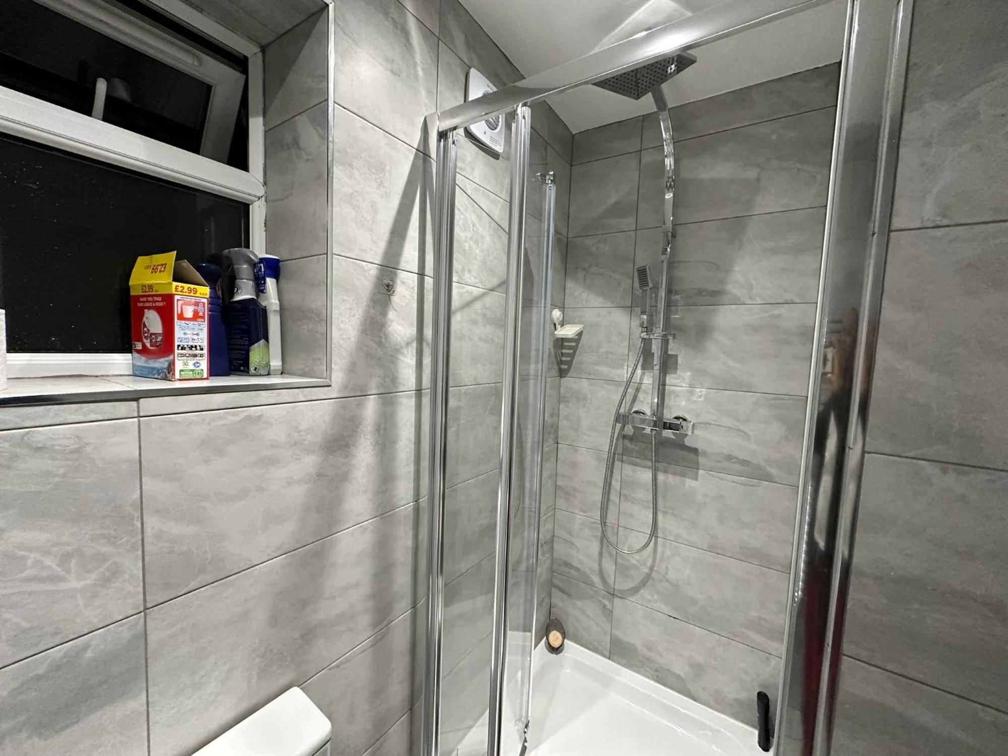 Luxury Ensuite 2Nd Studio Flat With Great Views In Keedonwood Road With Fully Own Bathroom Newly Added And Private Kitchenette Bromley Ngoại thất bức ảnh