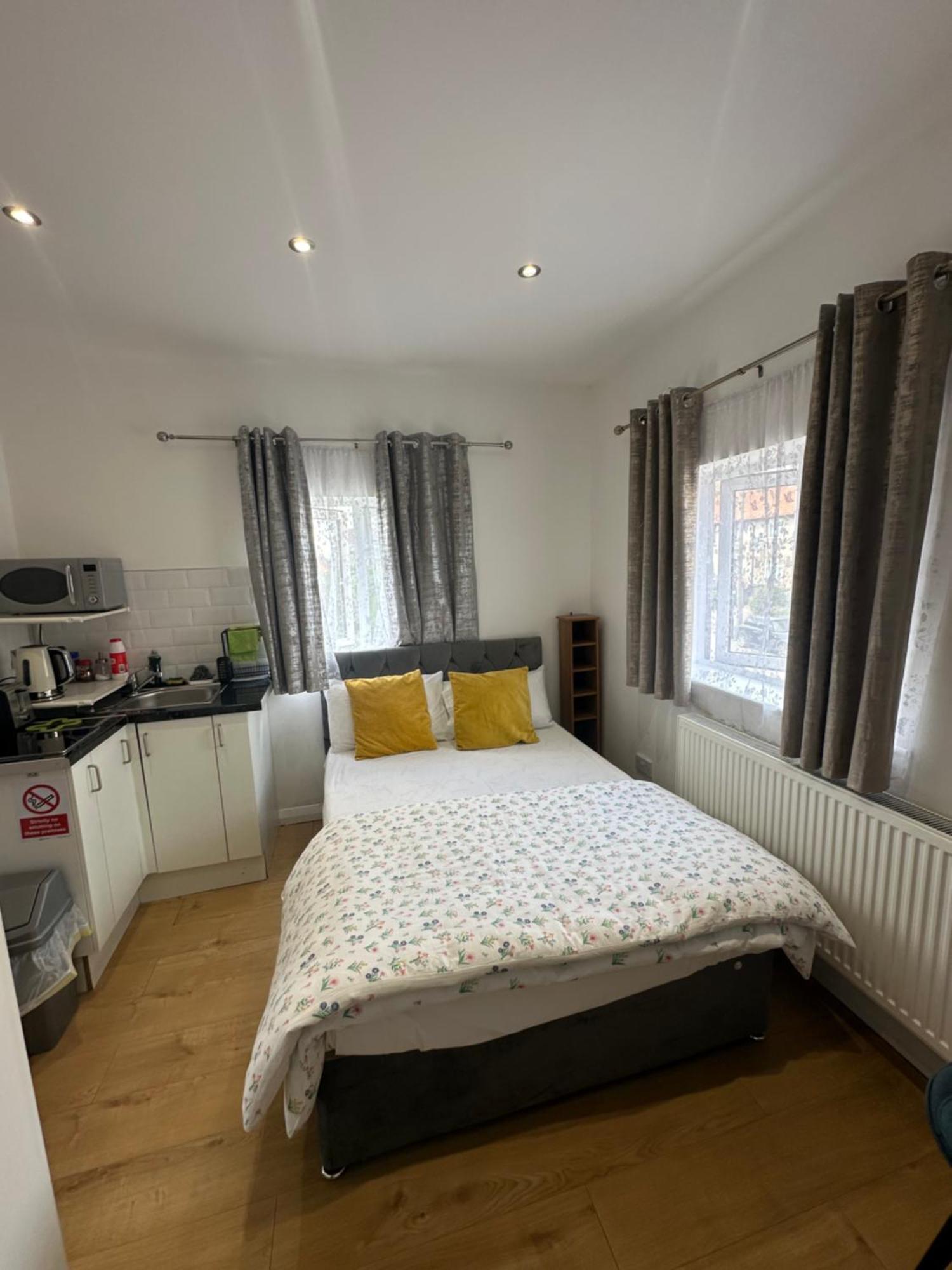 Luxury Ensuite 2Nd Studio Flat With Great Views In Keedonwood Road With Fully Own Bathroom Newly Added And Private Kitchenette Bromley Ngoại thất bức ảnh
