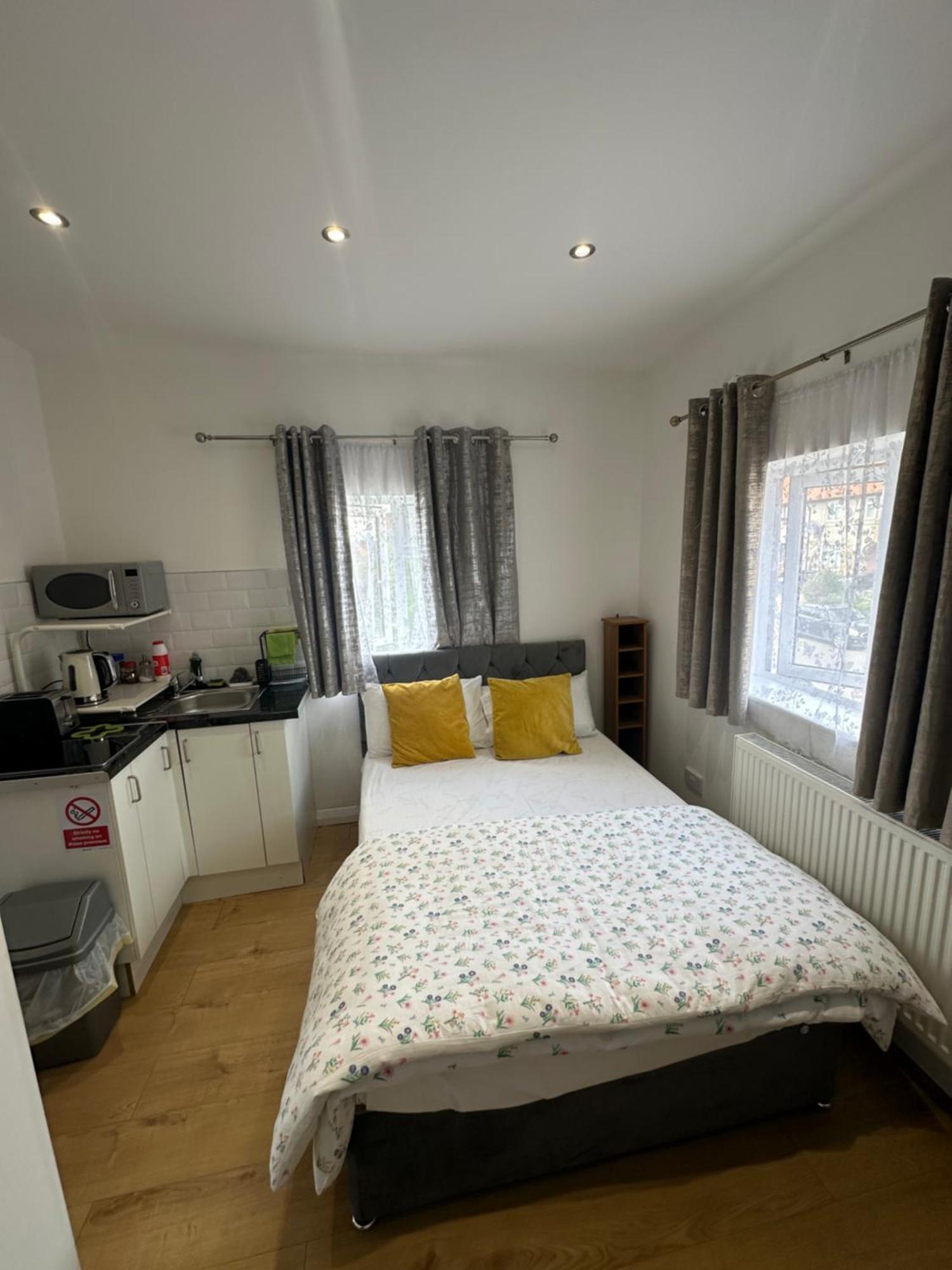 Luxury Ensuite 2Nd Studio Flat With Great Views In Keedonwood Road With Fully Own Bathroom Newly Added And Private Kitchenette Bromley Ngoại thất bức ảnh