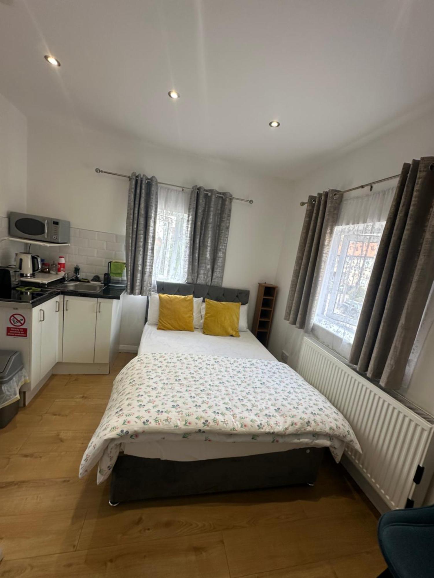 Luxury Ensuite 2Nd Studio Flat With Great Views In Keedonwood Road With Fully Own Bathroom Newly Added And Private Kitchenette Bromley Ngoại thất bức ảnh